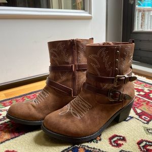 Girls brown boots